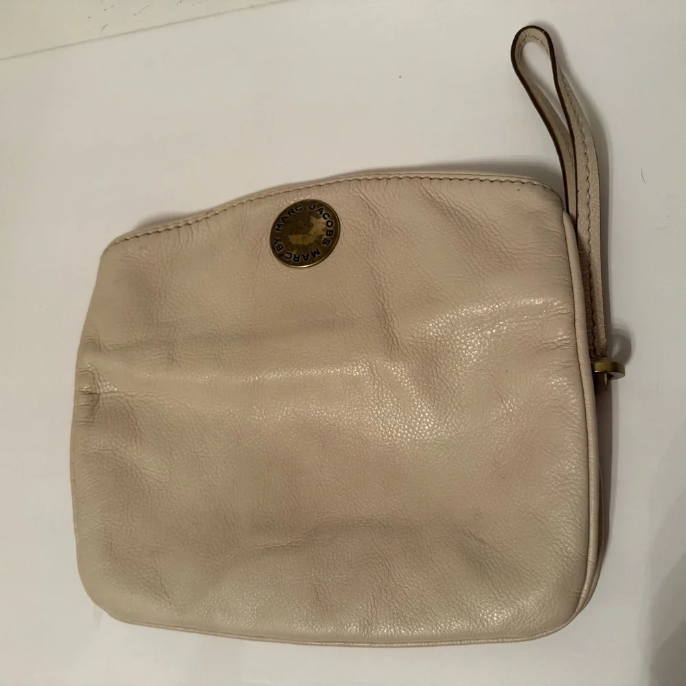 MARC BY MARC JACOBS WRISTLET CLUTCH BAG CREAM LEATHER MAGNET FLAP CLOSE